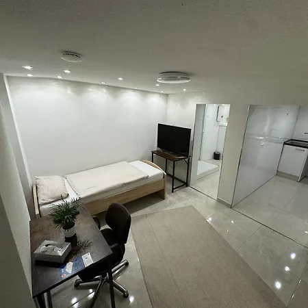 City Apartment Stadtwohnung Mit Kueche Und Netflix Nahe Bahnhof Sinsheim Exterior photo